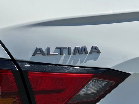 Used 2025 Nissan Altima 2.5 SV FWD image 26