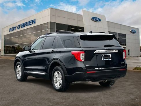 Certified 2023 Ford Explorer XLT image 3