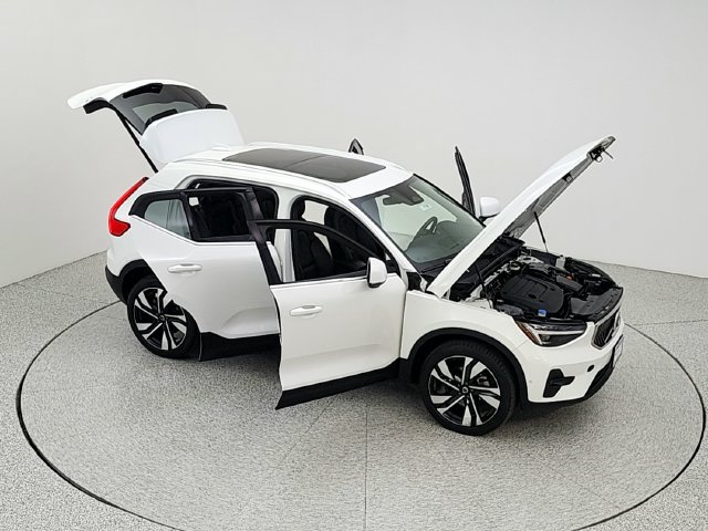 Used 2024 Volvo XC40 B5 Plus w/ Protection Package Premier AWD/4WD image 40