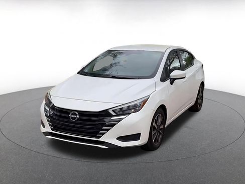 Used 2025 Nissan Versa SV image 7