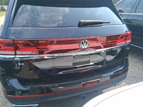 Used 2024 Volkswagen Atlas SE FWD image 3