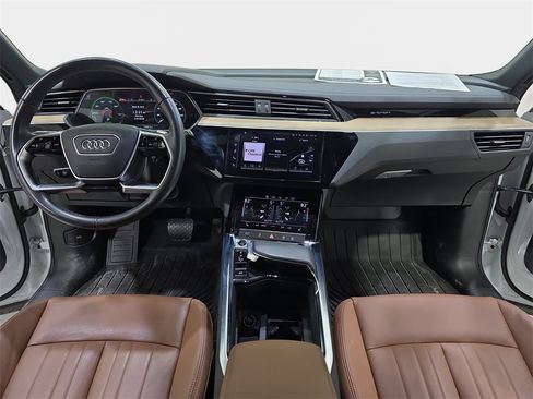 Used 2024 Audi Q8 e-tron Premium image 10