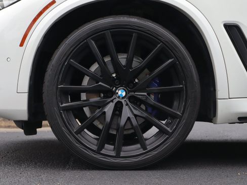 Used 2021 BMW X5 xDrive40i w/ M Sport Package AWD/4WD image 6