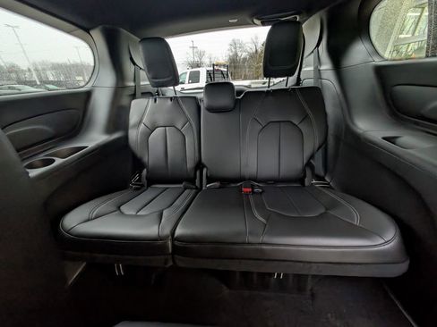 New 2026 Chrysler Pacifica Select image 18