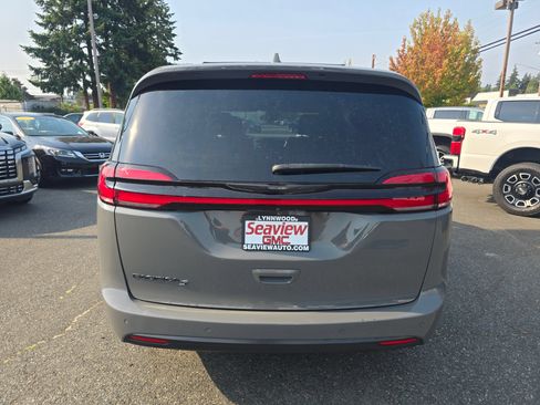 Used 2021 Chrysler Pacifica Touring w/ S Appearance Package FWD image 5