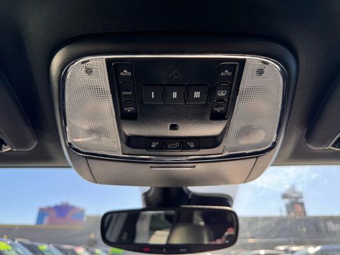 Used 2018 Jeep Grand Cherokee Limited image 32