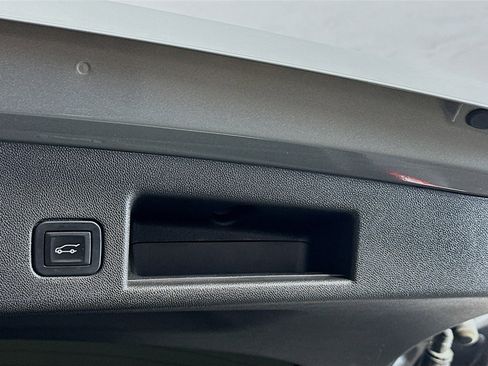 Used 2018 Chevrolet Equinox LT image 30