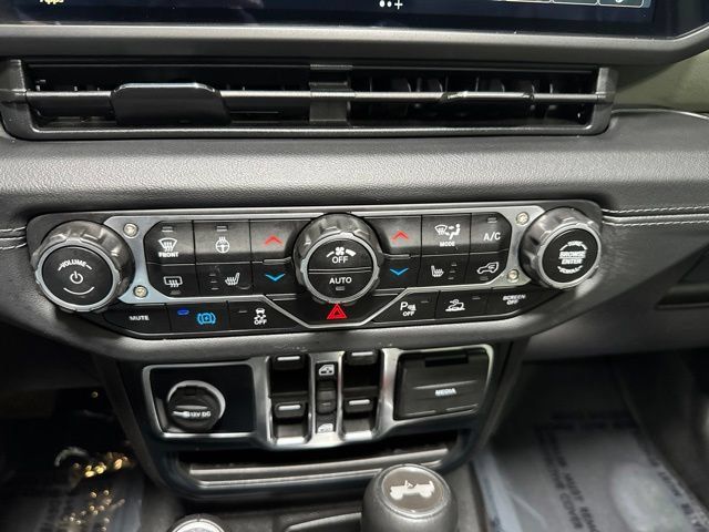 Used 2024 Jeep Wrangler High Altitude AWD/4WD image 21