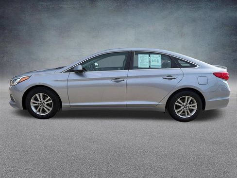 Used 2017 Hyundai Sonata SE FWD image 2