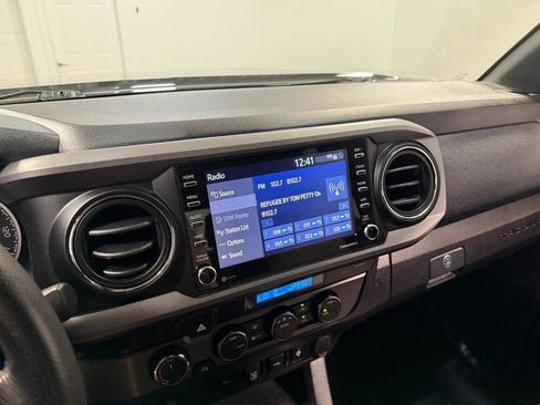 Used 2021 Toyota Tacoma TRD Off-Road w/ Technology Package image 78