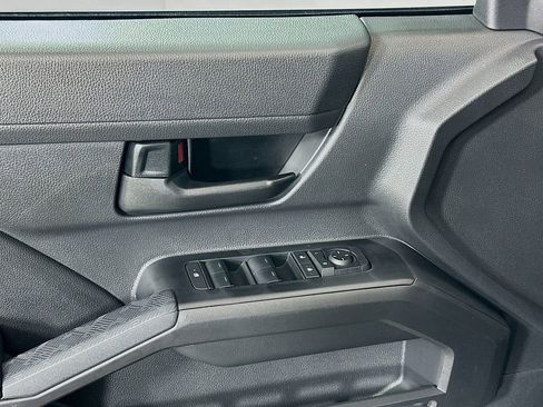 Certified 2025 Toyota Tacoma SR5 AWD/4WD image 17