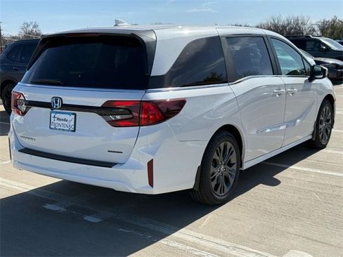 New 2026 Honda Odyssey Touring image 3