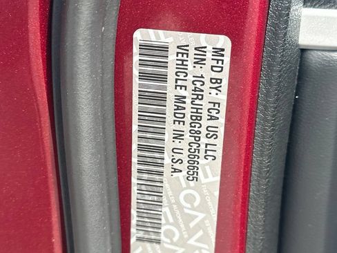 Used 2023 Jeep Grand Cherokee Limited AWD/4WD image 38