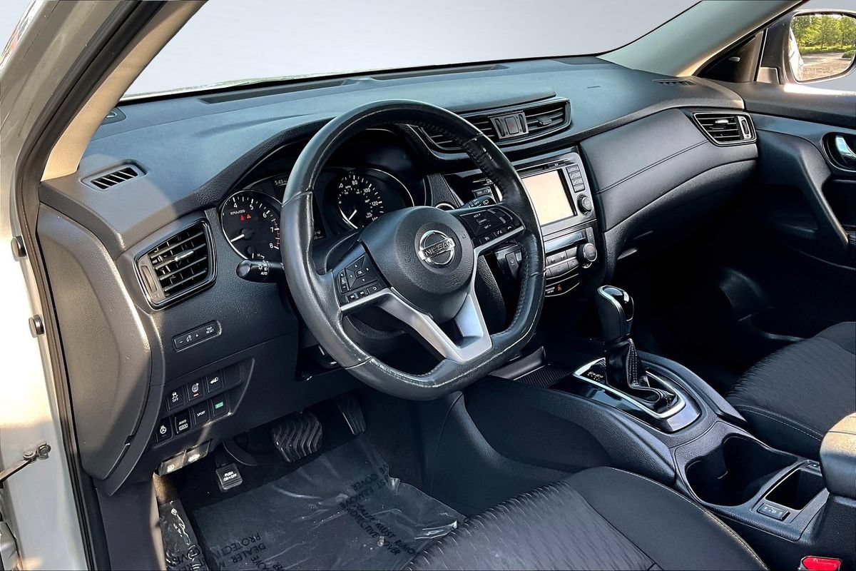 Used 2017 Nissan Rogue SV w/ SV Premium Package AWD/4WD image 11