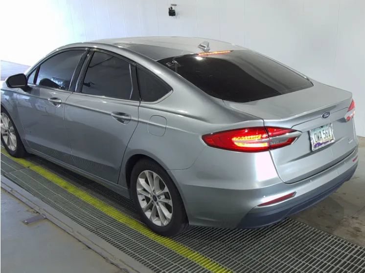 Used 2020 Ford Fusion SE FWD image 3