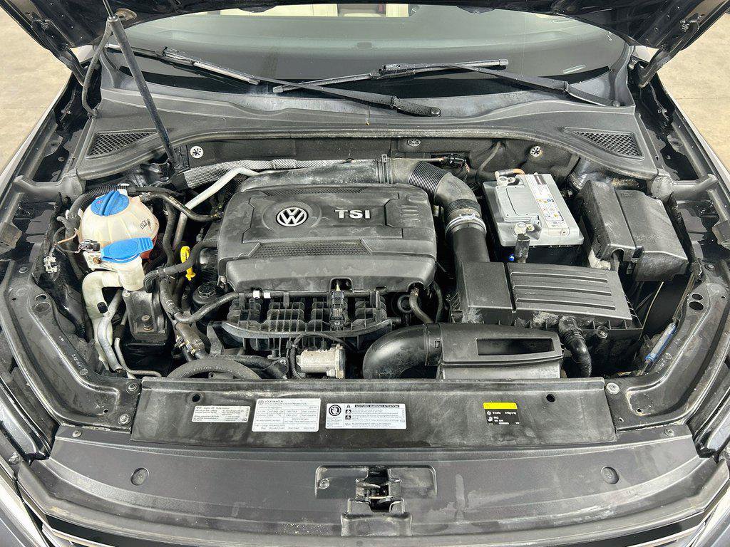 Used 2017 Volkswagen Passat 1.8T SEL Premium FWD image 31