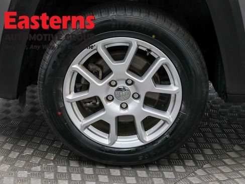 Used 2021 Jeep Renegade Latitude image 32