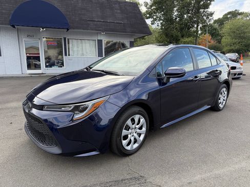 Used 2022 Toyota Corolla LE image 4