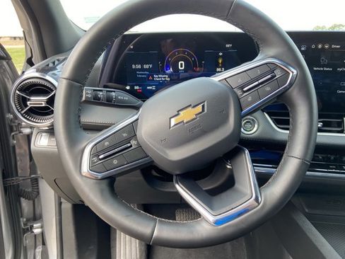 Used 2025 Chevrolet Equinox LT image 34