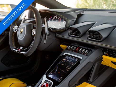Used 2022 Lamborghini Huracan EVO RWD image 28