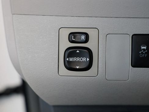 Used 2014 Toyota Sienna LE FWD image 44