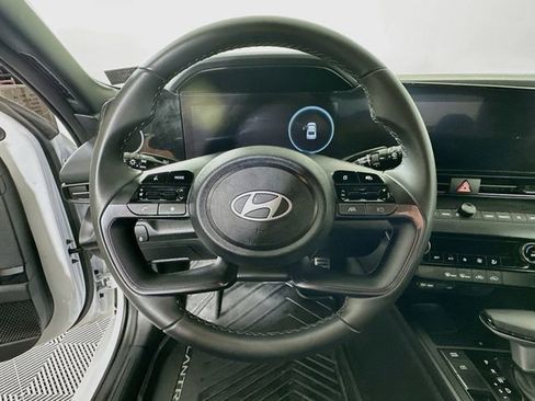 Used 2025 Hyundai Elantra SEL FWD image 14
