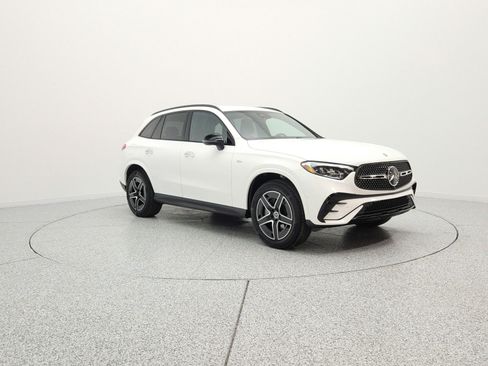 Used 2025 Mercedes-Benz GLC 350e 4MATIC image 3