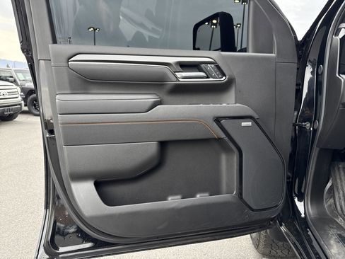 Used 2025 GMC Sierra 2500 AT4 w/ AT4 Premium Plus Package image 12