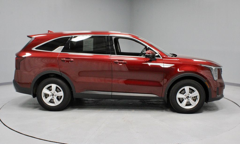 Used 2024 Kia Sorento LX FWD image 11