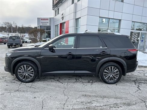 Certified 2025 Nissan Pathfinder SL w/ SL Premium Package image 5