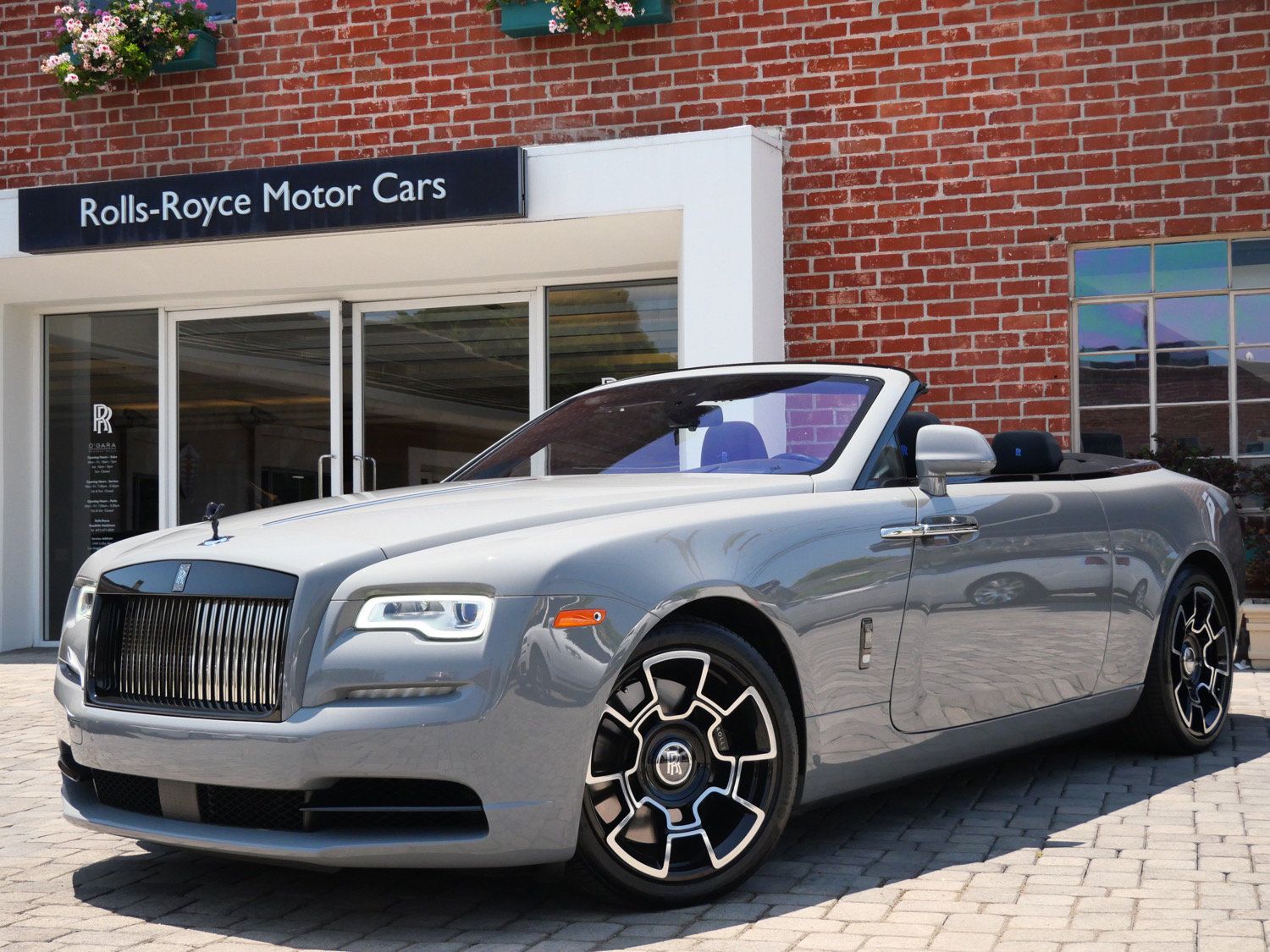 Used 2018 Rolls-Royce Dawn RWD image 1