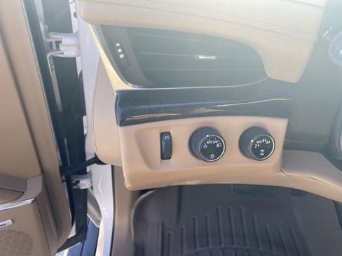Used 2019 Cadillac Escalade Platinum image 21