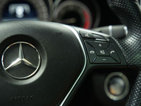 Used 2014 Mercedes-Benz E 250 BlueTEC Sedan image 40