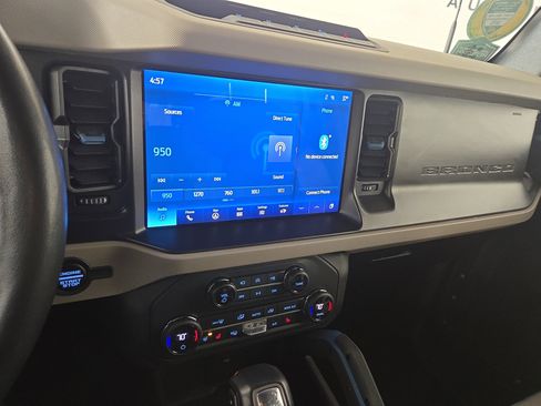 Used 2023 Ford Bronco Wildtrak image 22