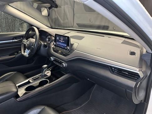 Used 2024 Nissan Altima 2.5 SR FWD image 3