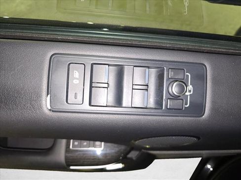 Used 2016 Land Rover Range Rover Sport HSE image 29