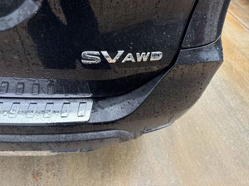 Used 2018 Nissan Rogue SV w/ Premium Package AWD/4WD image 4