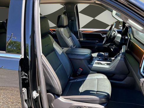 Used 2023 GMC Sierra 1500 Denali w/ Technology Package AWD/4WD image 7