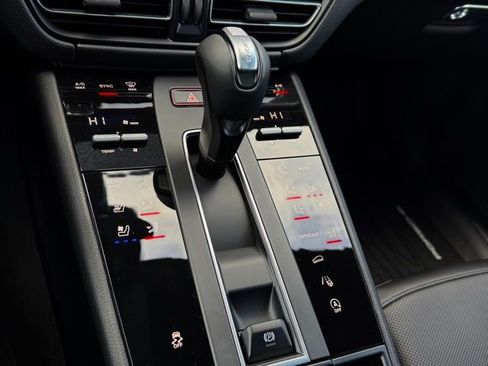 New 2026 Porsche Macan image 32