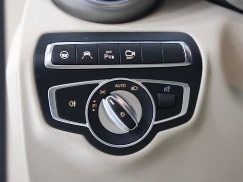 Used 2018 Mercedes-Benz GLC 300 4MATIC image 28
