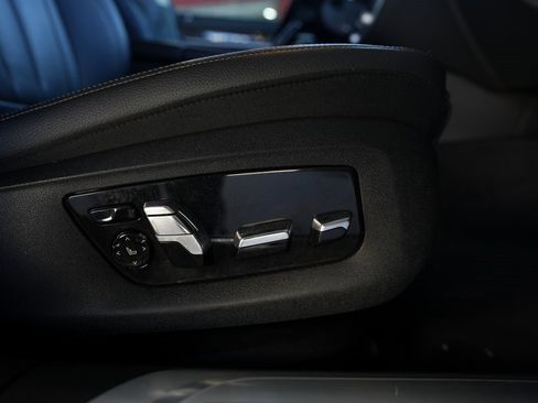 Used 2019 BMW 740i xDrive w/ Cold Weather Package image 33