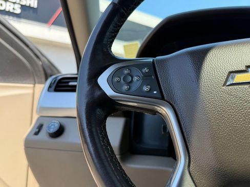 Used 2019 Chevrolet Suburban LT RWD image 21