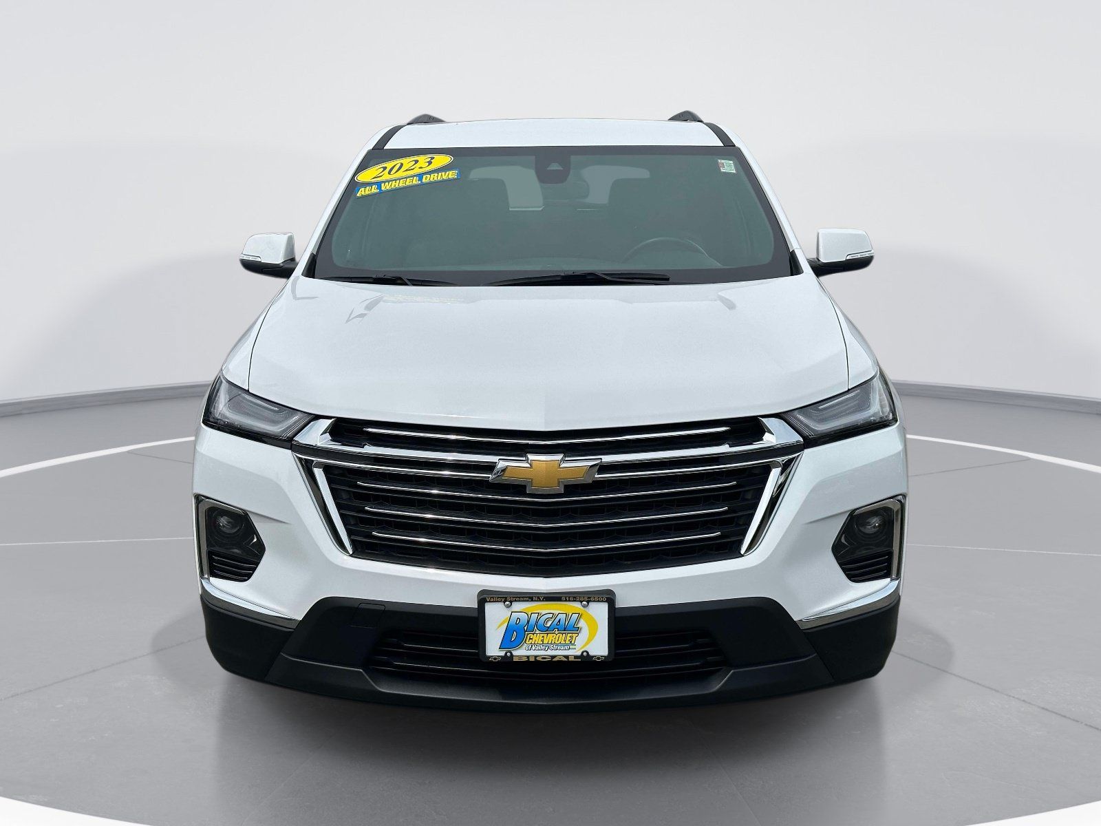 Used 2023 Chevrolet Traverse LT AWD/4WD image 2