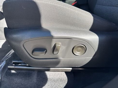 Used 2025 GMC Acadia Elevation image 10