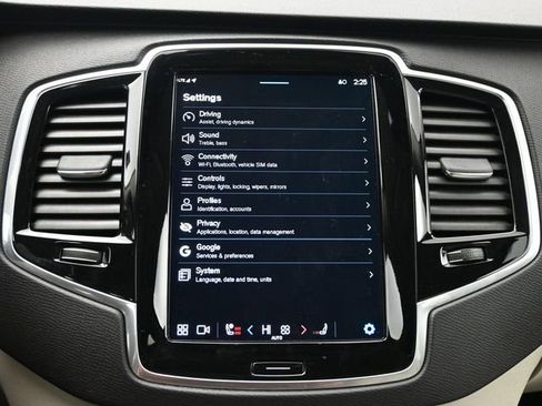 Used 2024 Volvo XC90 T8 Plus image 13