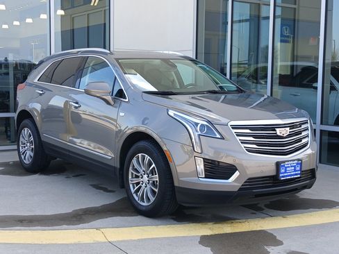 Used 2017 Cadillac XT5 Luxury w/ Driver Awareness Package image 4
