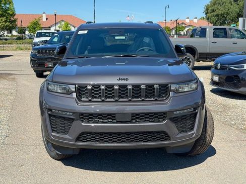 New 2026 Jeep Grand Cherokee L Limited AWD/4WD image 3