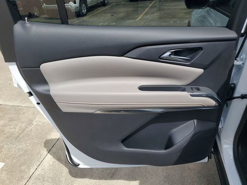 New 2026 Chevrolet Traverse LT image 9