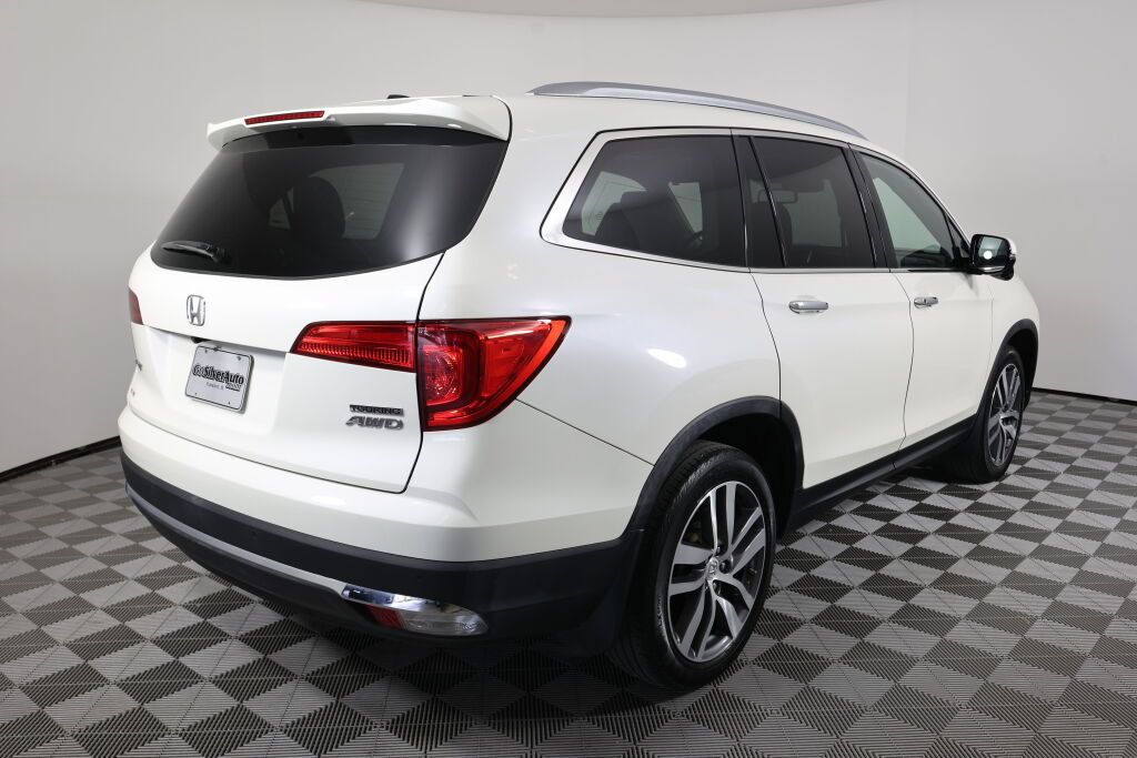 Used 2017 Honda Pilot Touring image 2