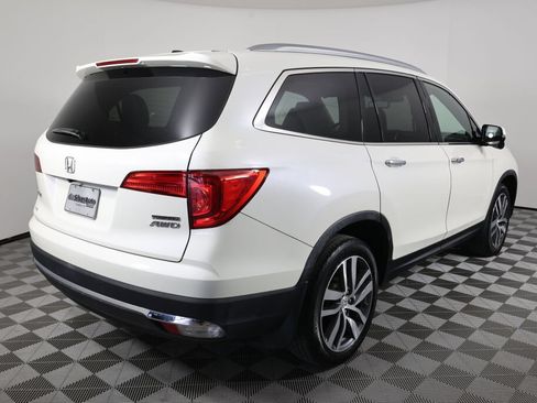 Used 2017 Honda Pilot Touring image 2